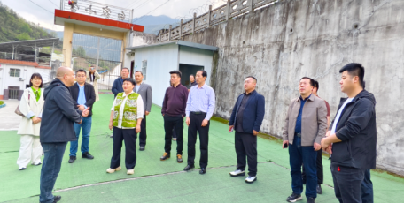 陕西亿成人力资源科技集团董事长王乐乐随汉滨合力团赴镇坪县开展乡村振兴教育帮扶调研
