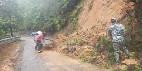 南方强降雨致超警洪水 多地提升应急响应